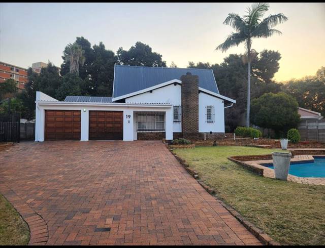 4 BEDROOM HOUSE FOR SALE IN VAN RIEBEECK PARK